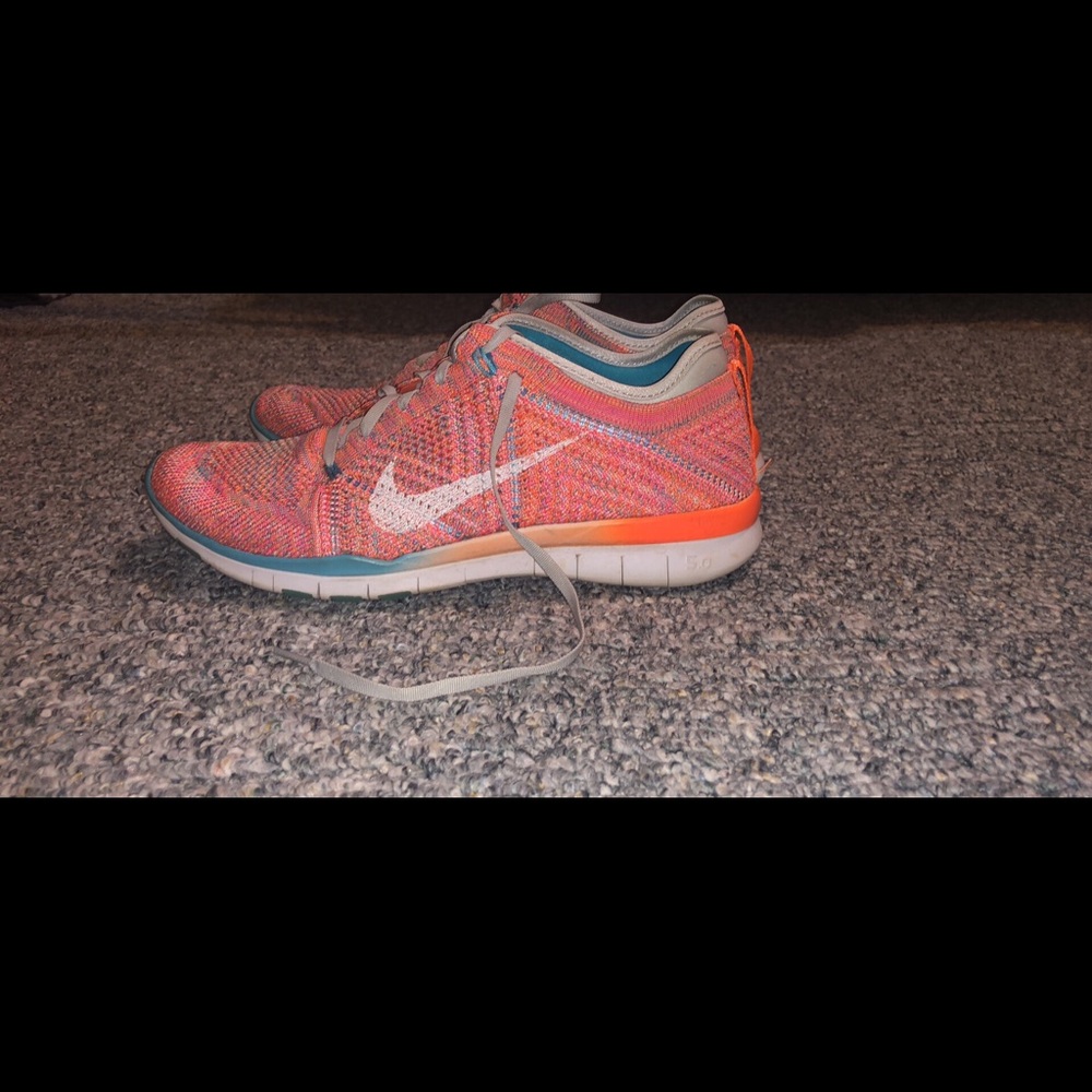 Nike tennis shoes